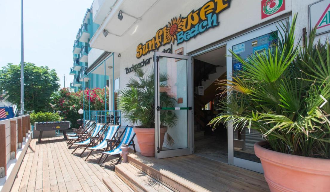 Sunflower Beach Backpacker Hostel Римини Экстерьер фото